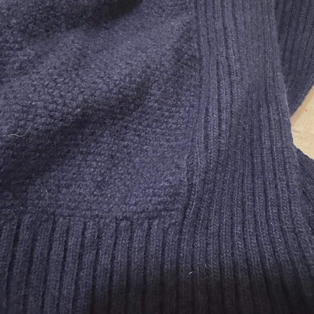 💙Banana Republic Navy Blue Scarf💙 - Picture 4 of 8